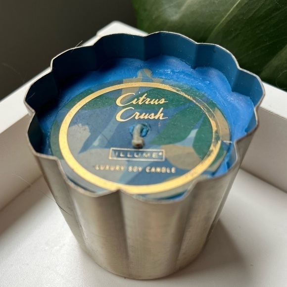 Illume Citrus Crush Candle, 6.5 oz - Picture 3 of 4